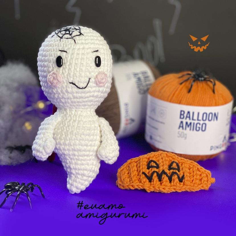 Personagem de Halloween: Fantasma Sorridente com Abóbora